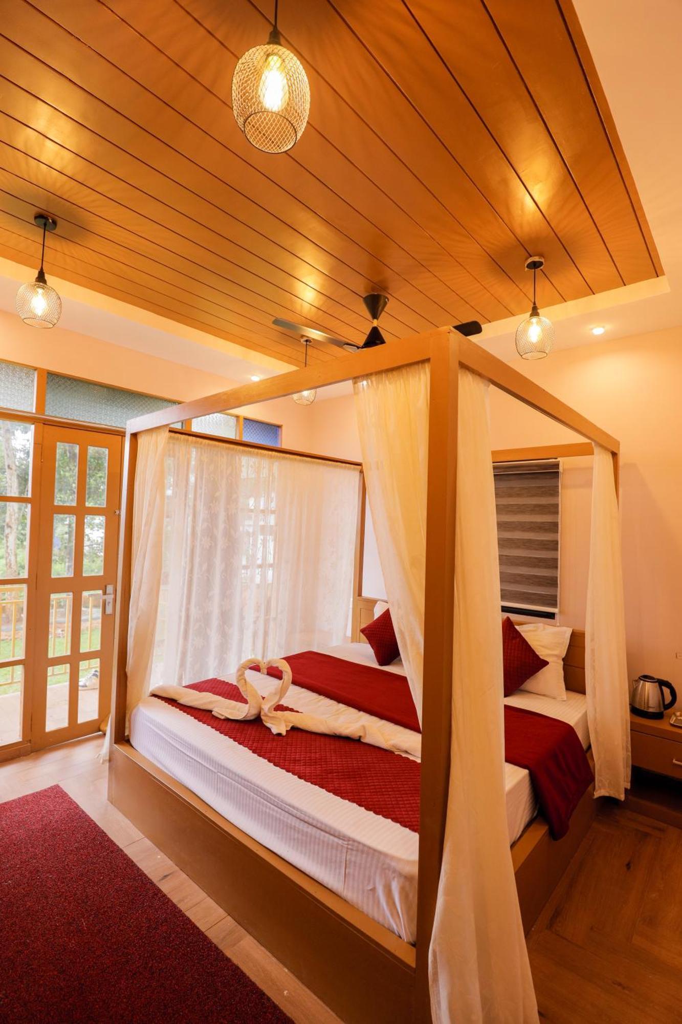 Sky Blue Homestay With Pool Vythiri Exterior photo